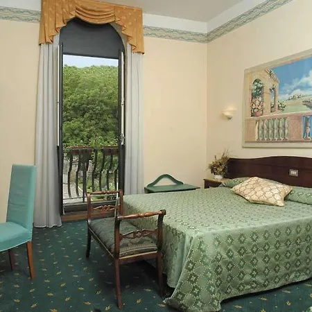 Отель Castello 3*