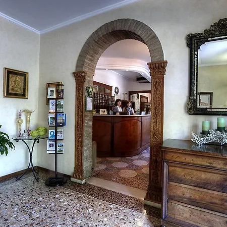 Castello Hotel Modène